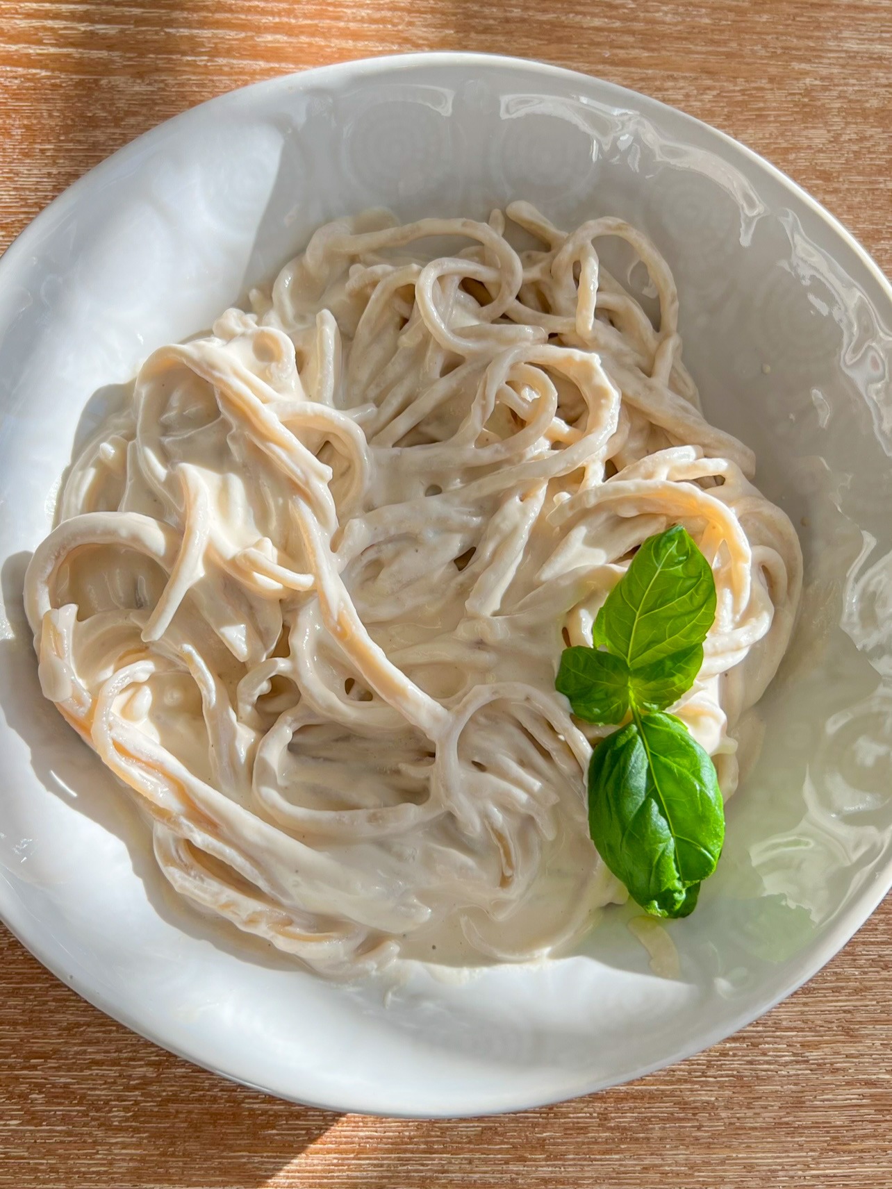 Silky, Creamy, and Flavorful - This 4-Ingredient Vegan Alfredo Pasta looks and tastes like a true indulgence but is surprisingly simple. Traditional Fettuccini Alfredo uses cream and butter, but this vegan version is made with just a handful of healthy ingredients. No one will believe you when you tell them that this Alfredo pasta is vegan and gluten-free friendly and everyone will love it!