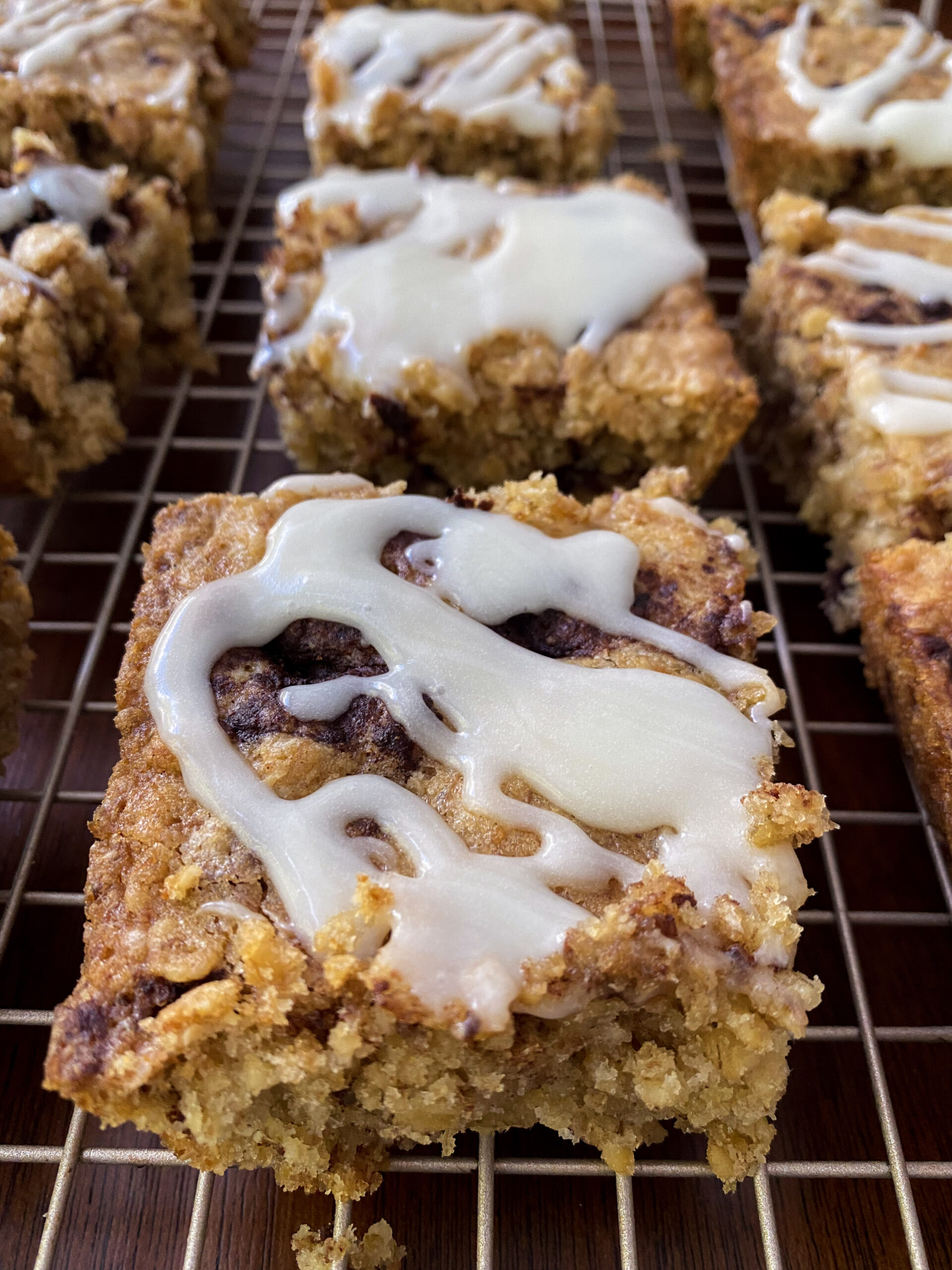 cinnamon roll bars