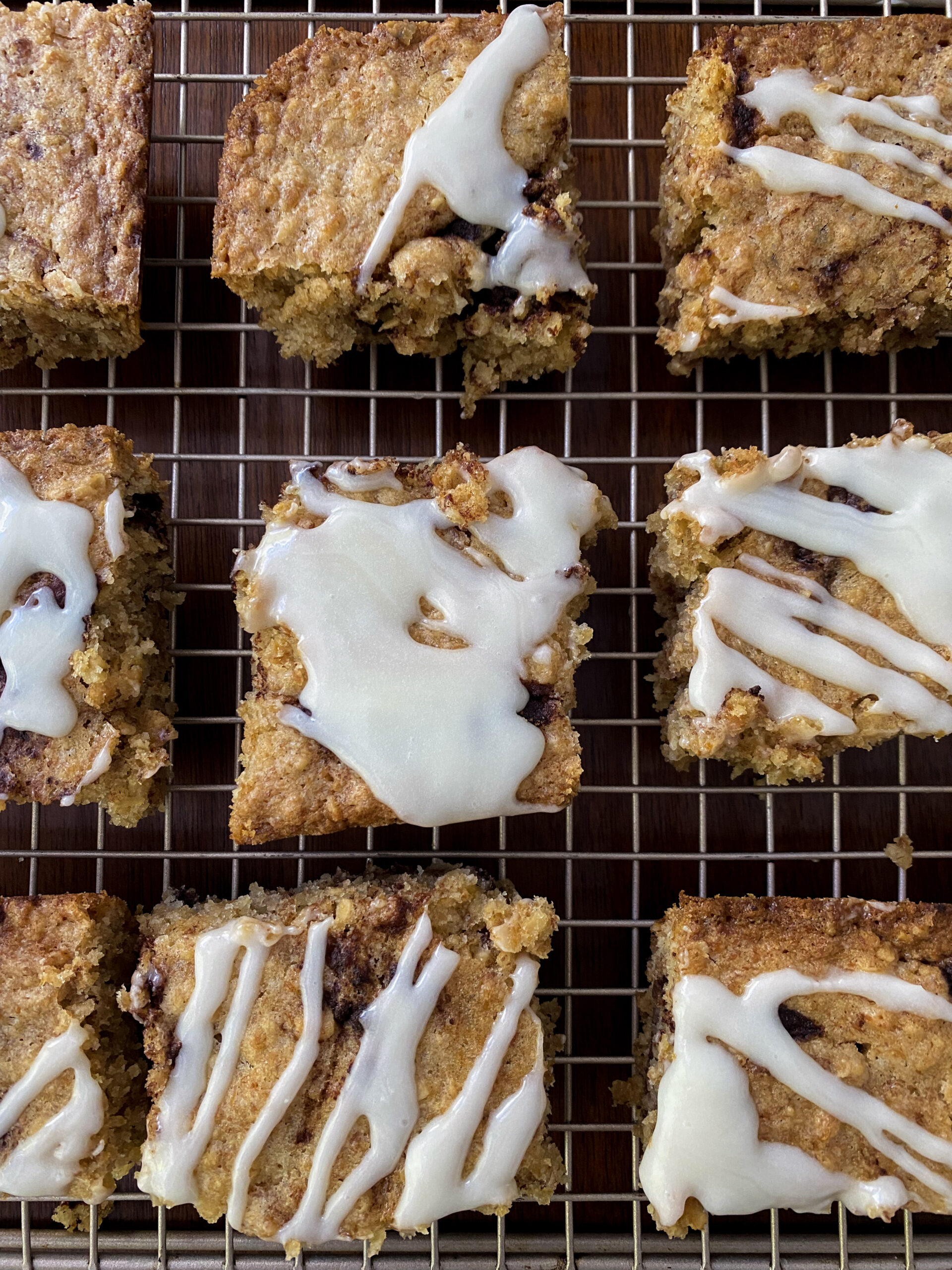 cinnamon roll oatmeal blondies