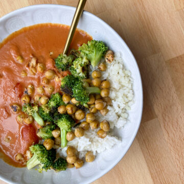 Easy Vegan Tomato Curry