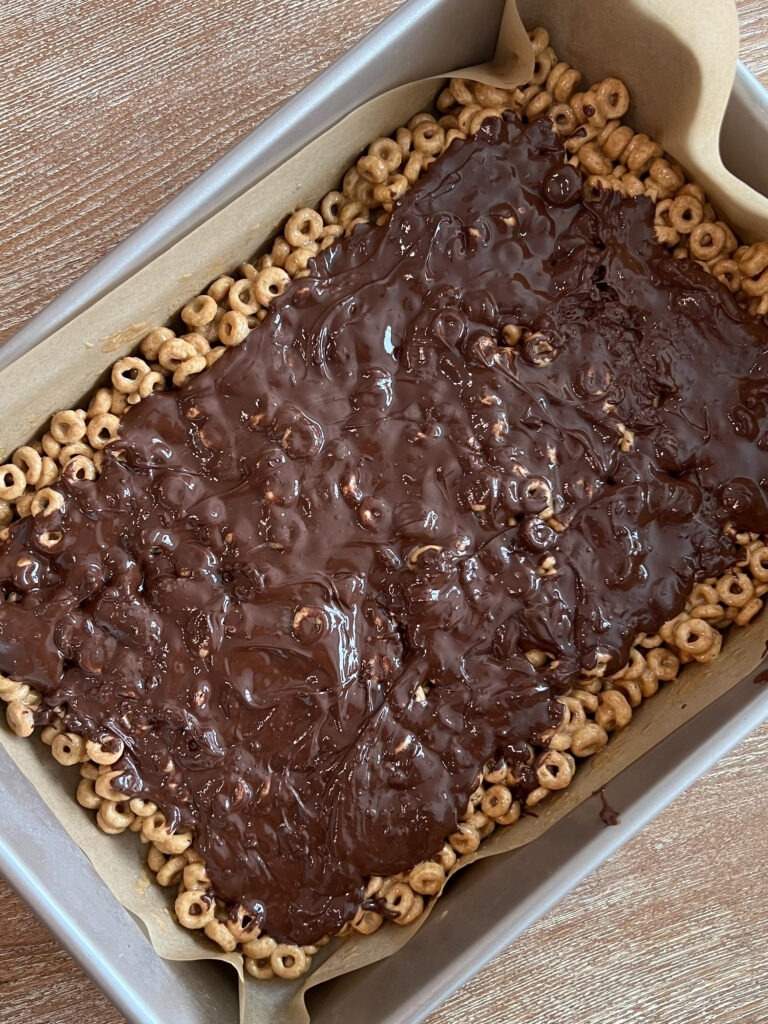 No-Bake Peanut Butter Chocolate Cereal Bars