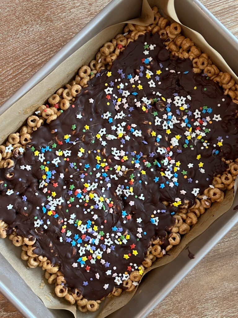 No-Bake Peanut Butter Chocolate Cereal Bars