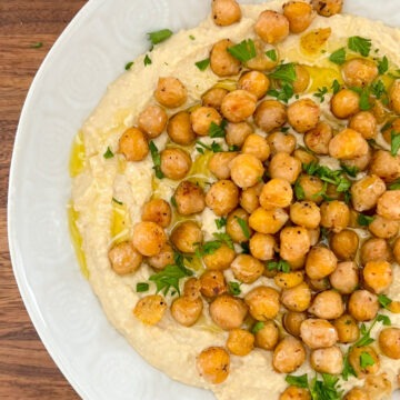 Easy hummus recipe topped with crispy chickpeas.