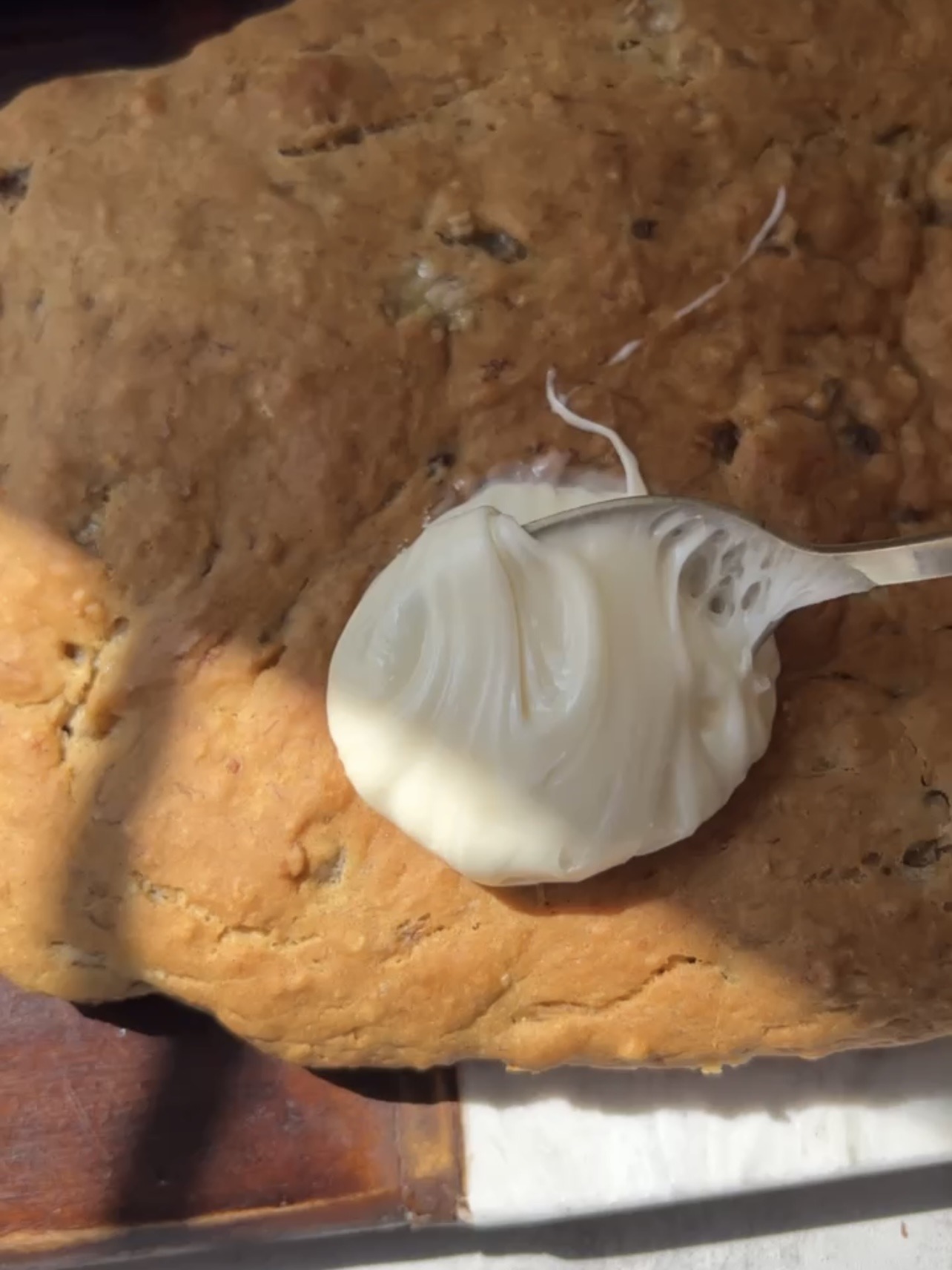 frosting the banana cake