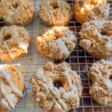 crumb cake donuts