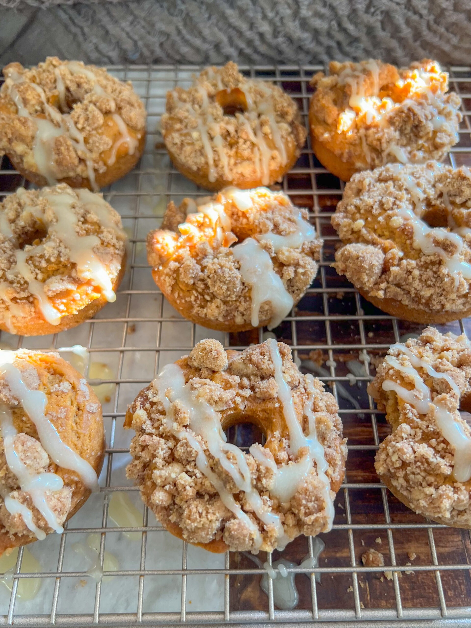 crumb cake donuts